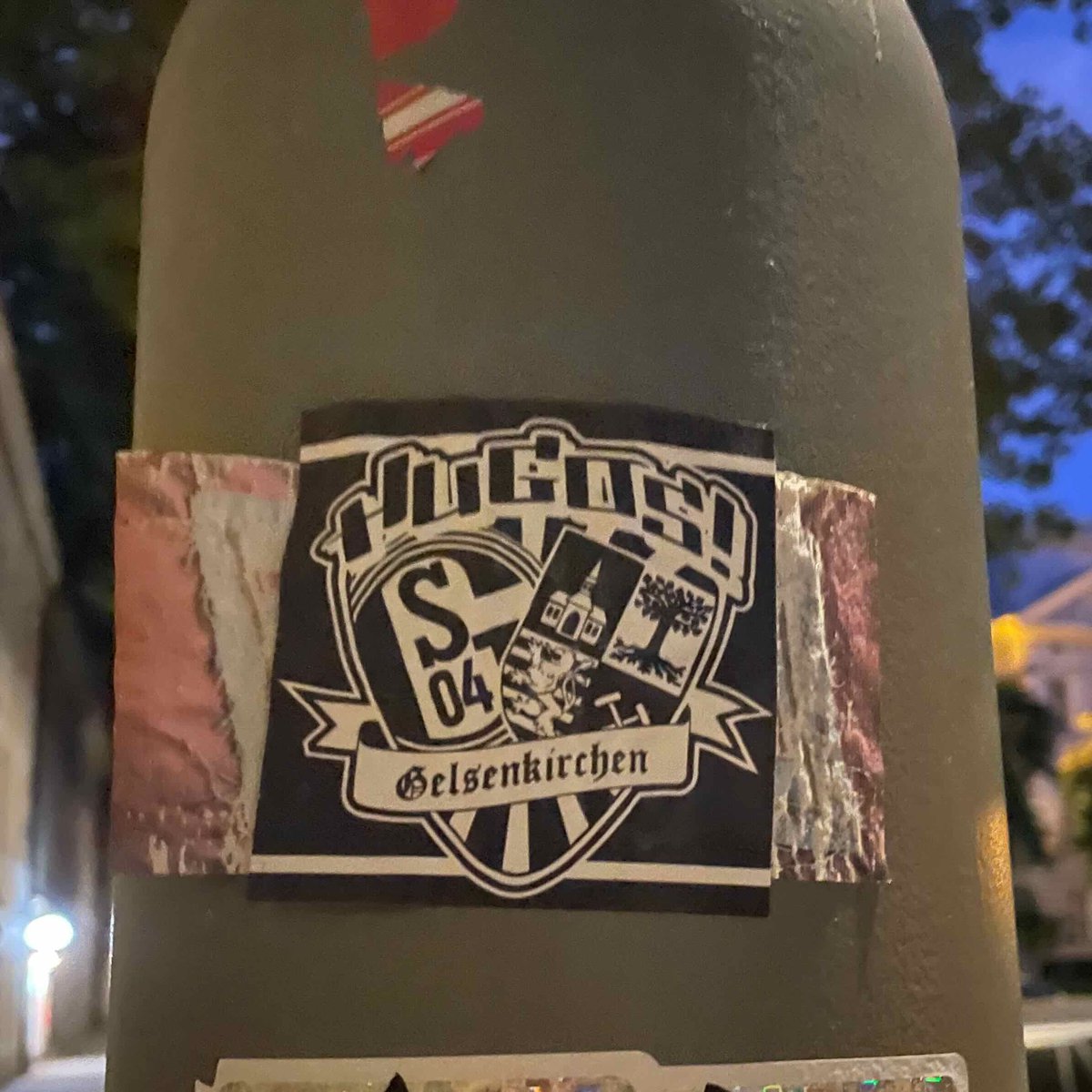 StickerHunting's tweet photo. 🇩🇪 FC Schalke 04
✅ Capital City of Prague, Czechia
⚽️ They won 7 German Championships before the Bundesliga was formed in 1963.
#️⃣ #S04 #Schalke04 #ForzaSchalke #DieKnappen #2Bundesliga https://t.co/sUAEg0dcT0