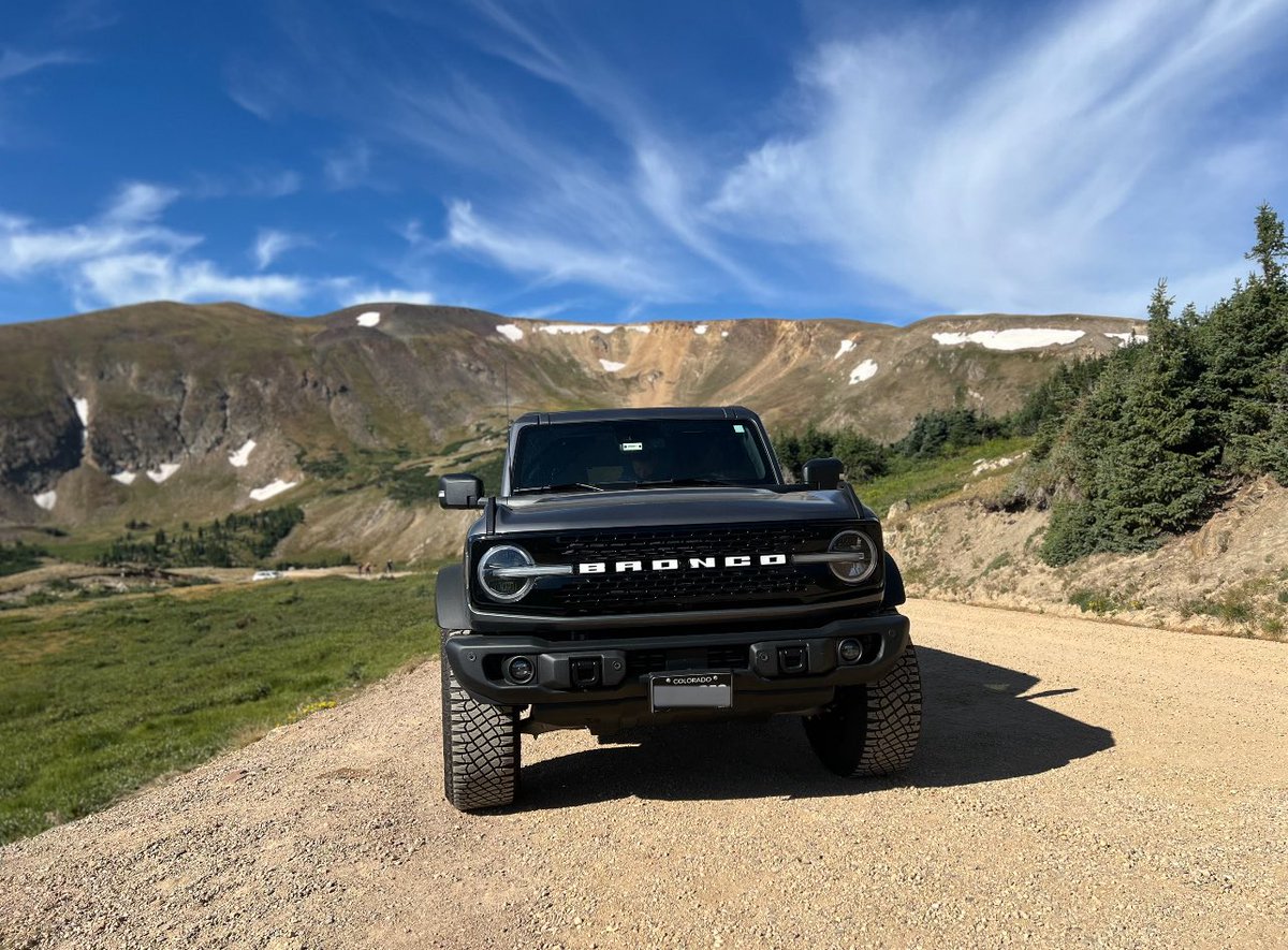 Woke up early and loaded up the Bronco to do some driving in Rocky Mountain National Park! ❤️🏔️