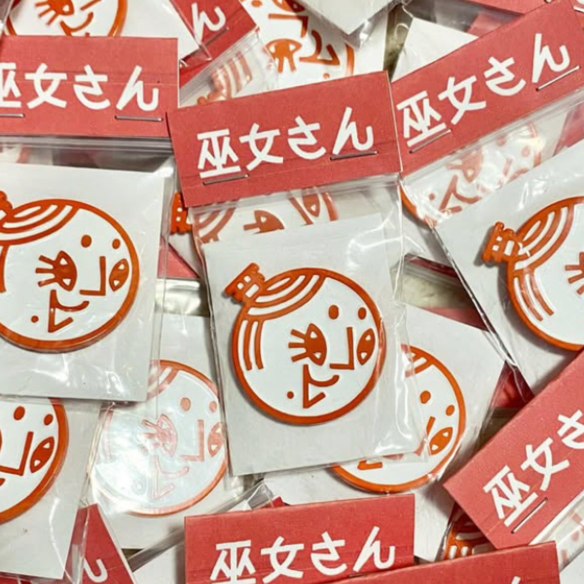 MIZYURO / 巫女さんピンバッチ

blockbasta.com/?pid=186488430