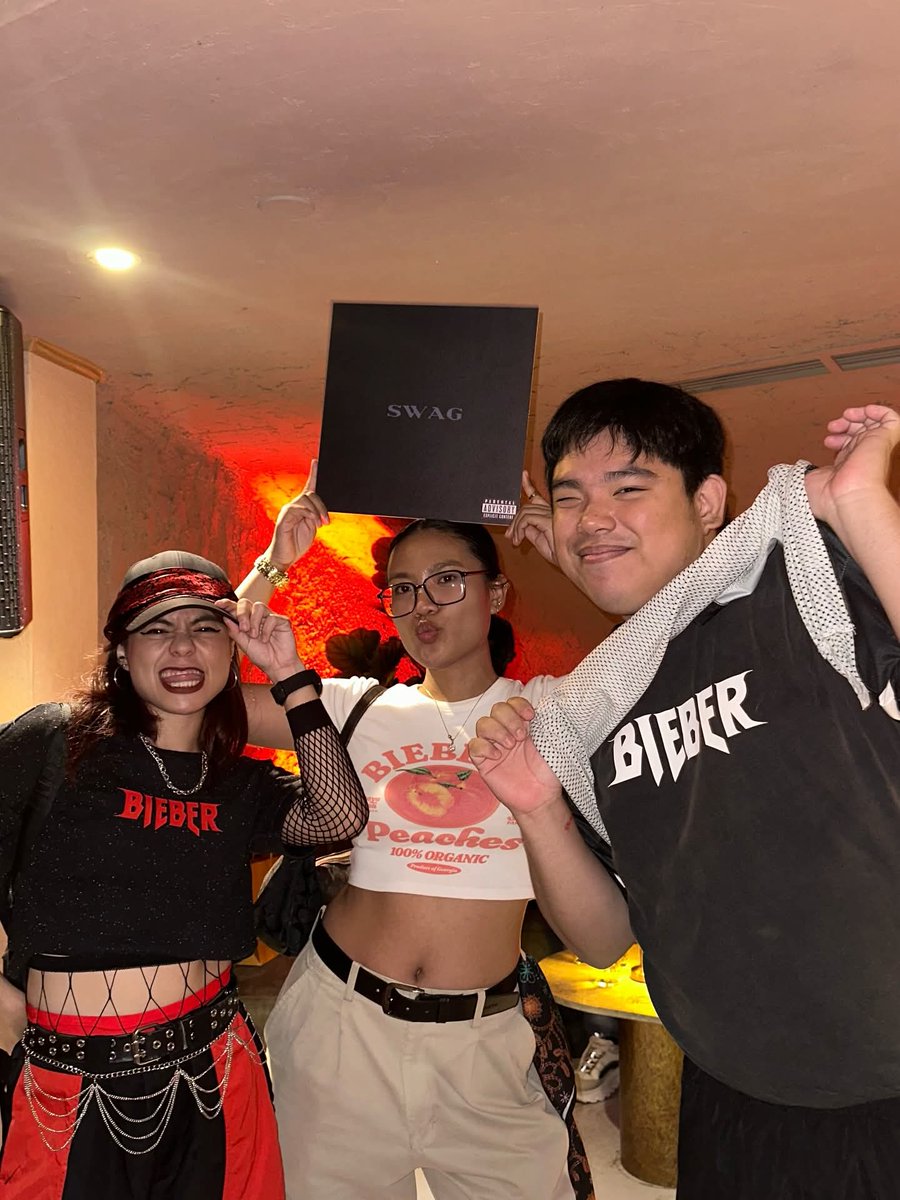 biebershoodie's tweet photo. With my irl moots @journalsike @maybeitswill 🥹 Love you! I'm happy I get to spend these kinds of moments with youuuu 💜 See you on the next event? 👀 #SWAGPH https://t.co/0tkssNnCy9