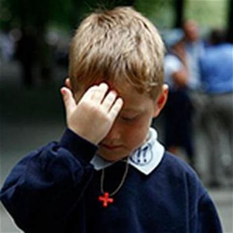 Le « Signe de Croix » selon le Saint Curé d’Ars
à la Sainte Trinité

Voici pourquoi et comment faire son « Signe de Croix » d’après Saint Jean-Marie Vianney (1786-1859), Curé d’Ars-sur-Formans dans la petite paroisse des Dombes pendant 41 années surnommé le « Saint Curé d'Ars »,