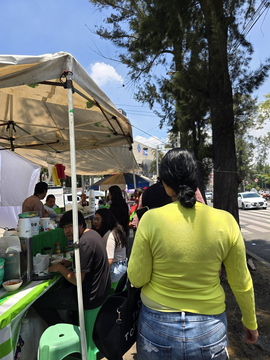 Por onceava vez reportando a los puestos enfrente del KFC, estorban demasiado.
<a href="/ColoniaSUX/">Colonia Sta Úrsula Xitla</a> <a href="/TlalpanVecinos/">Tlalpan Vecinos</a> <a href="/LuisaAlcalde/">Luisa Alcalde</a> <a href="/TlalpanAl/">Alcaldía Tlalpan</a>