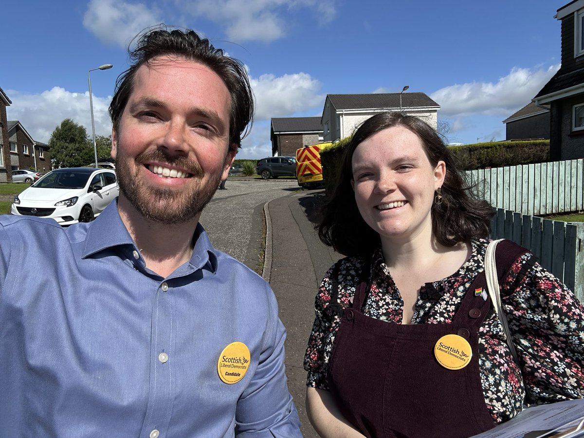 Out in Harestanes today, hearing what matters most to people.

Too many have lost faith in politics and in both of Scotland’s governments.

It’s time for change.
 #Kirkintilloch #Harestanes #LibDems