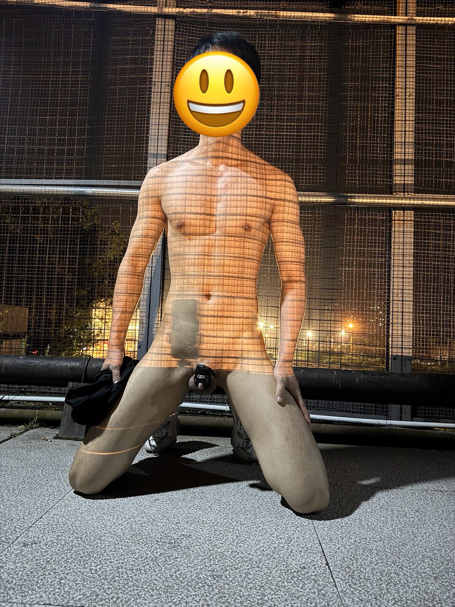 今天是戴锁的第2天，刚买了新车。便迫不及待的跑到天桥上面露出锁屌，来满足自己被锁住的欲望、时刻提醒自己牢记自己的身份。之前想着狠狠奖励自己，但是现在已经认识带自己根本不配摘下锁，因为自己根本就控制不了自己。我是 Ace，一条等待交出钥匙的狗。