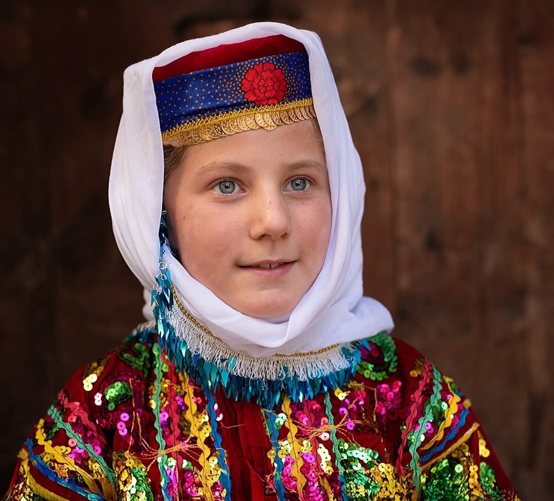 🧿 Geleneksel kıyafetiyle bir Türkmen Alevi kız çocuğu. 

📍Akarçay Köyü / Almus - Tokat