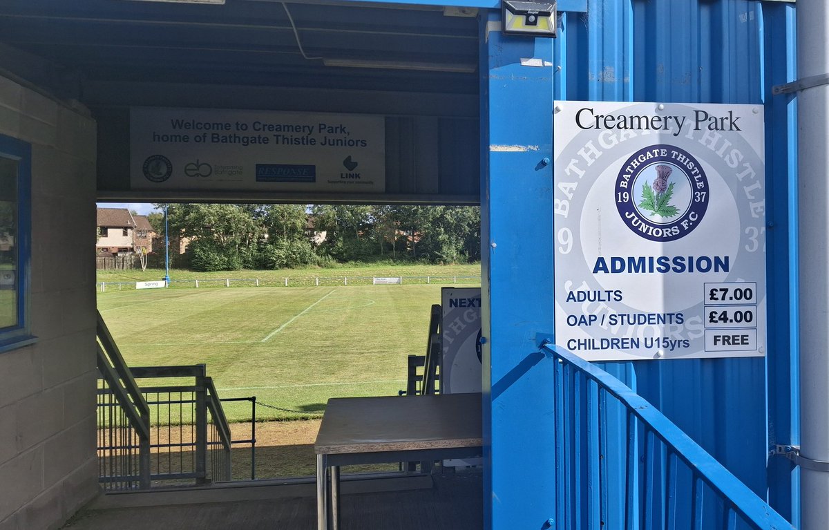 Today's main event was Bathgate Thistle v Camelon Juniors at Creamery Park. 

It's yet another ground to enjoy north of the border and well worth the visit.