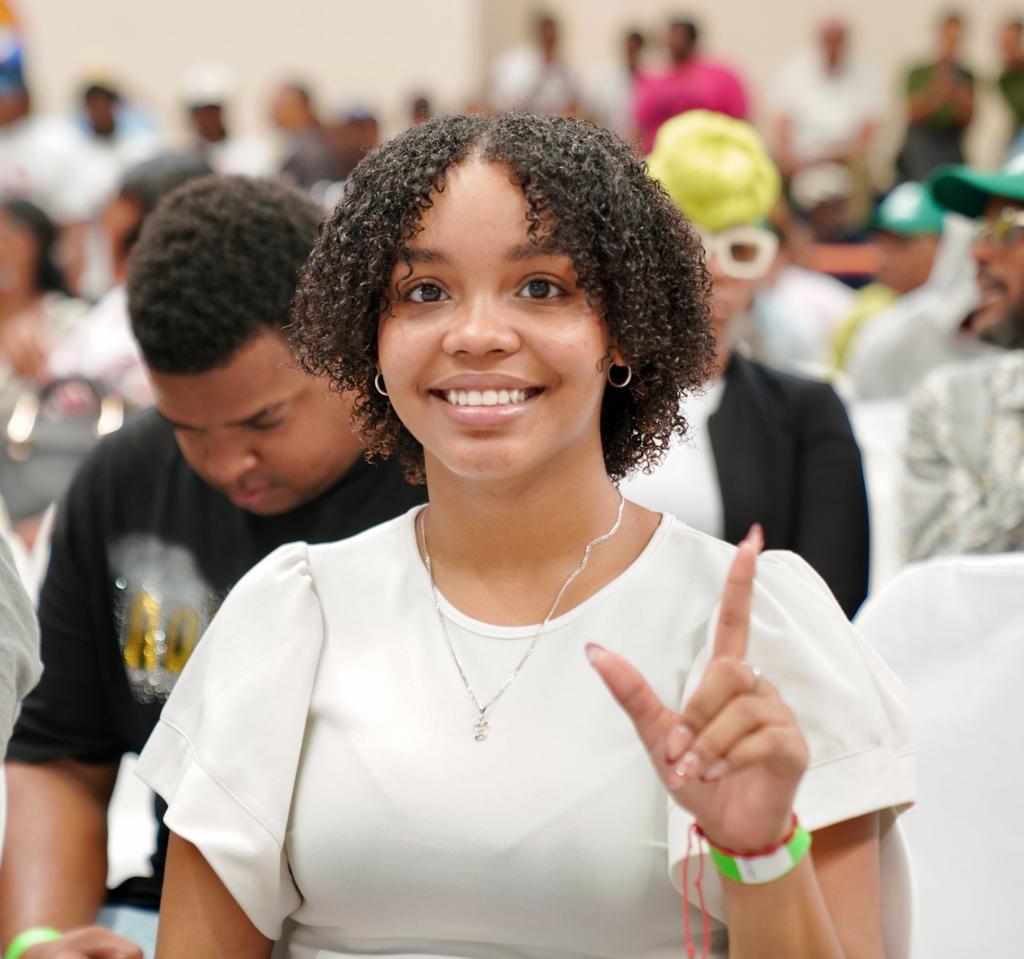 San Cristóbal se une al futuro con la #FuerzaDelPueblo. Leonel Fernández juramentó nuevos militantes, reforzando nuestra base para el #CongresoElectorMTJ. ¡Somos la #VozDeEsperanza! #FPCrece