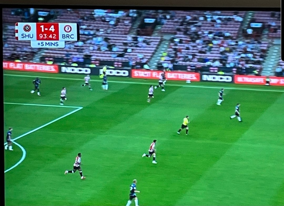 Touch of class from Sheffield United to leave their stands empty, in a display of solidarity for our North Stand issues. Fair play 👏😂😂 #sufc #swfc #chansiriout