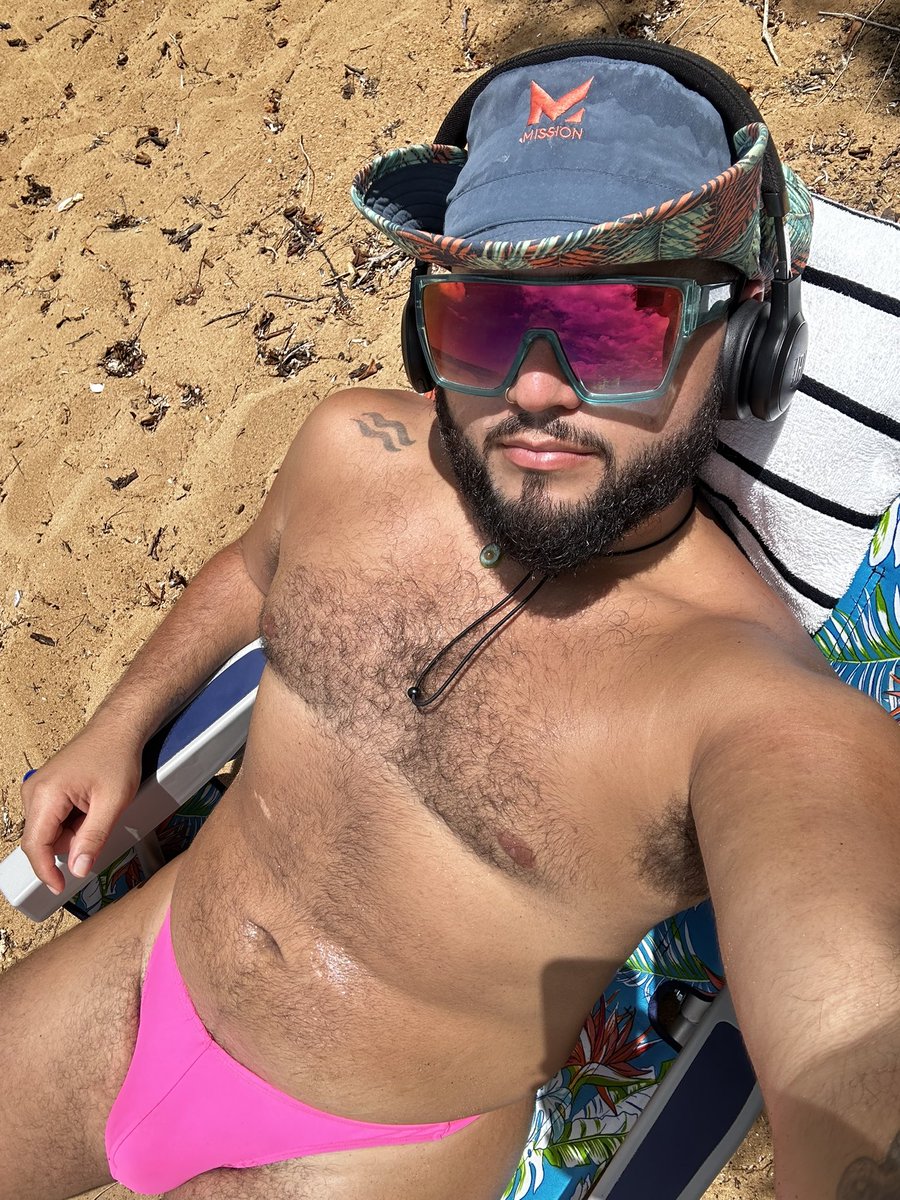 🎶☀️⛱️👙