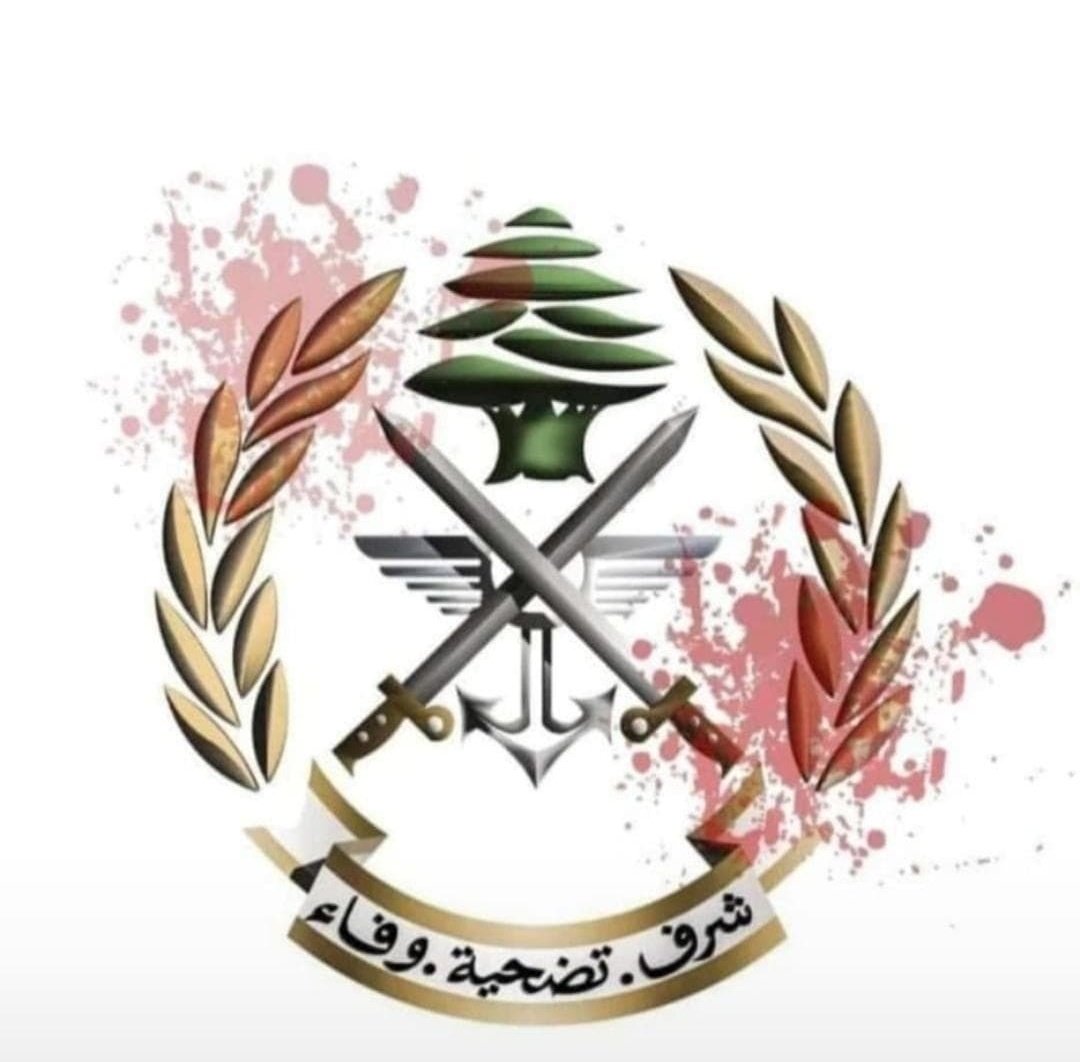 العار كل العار لكل شخص عم يستغل دم الجيش لي هني اهلنا و مننا و فينا لا يعمل فتنة داخلية .. والله ما شايفة الا انو هالدولة عم ضحي بالشعب و الجبش كرمال ترضي الامركان و الاخرائيلي .. 
الجيش  ببوز المدفع و هني ضحايا عمالة داخلية بحت ... 
الله يرحم الشهداء 🕊️🙏
#الجيش_اللبناني