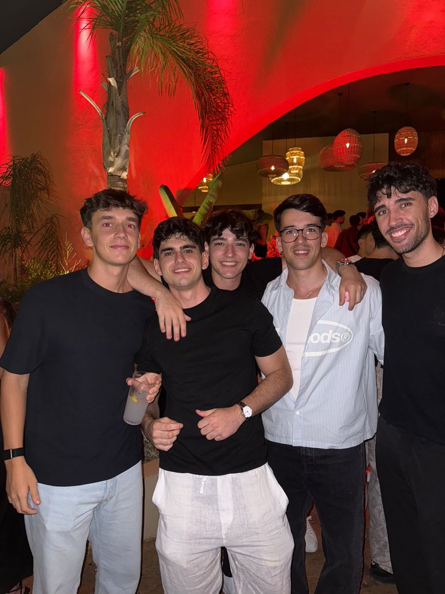 c0dee_'s tweet image. Fortniteros reunidos