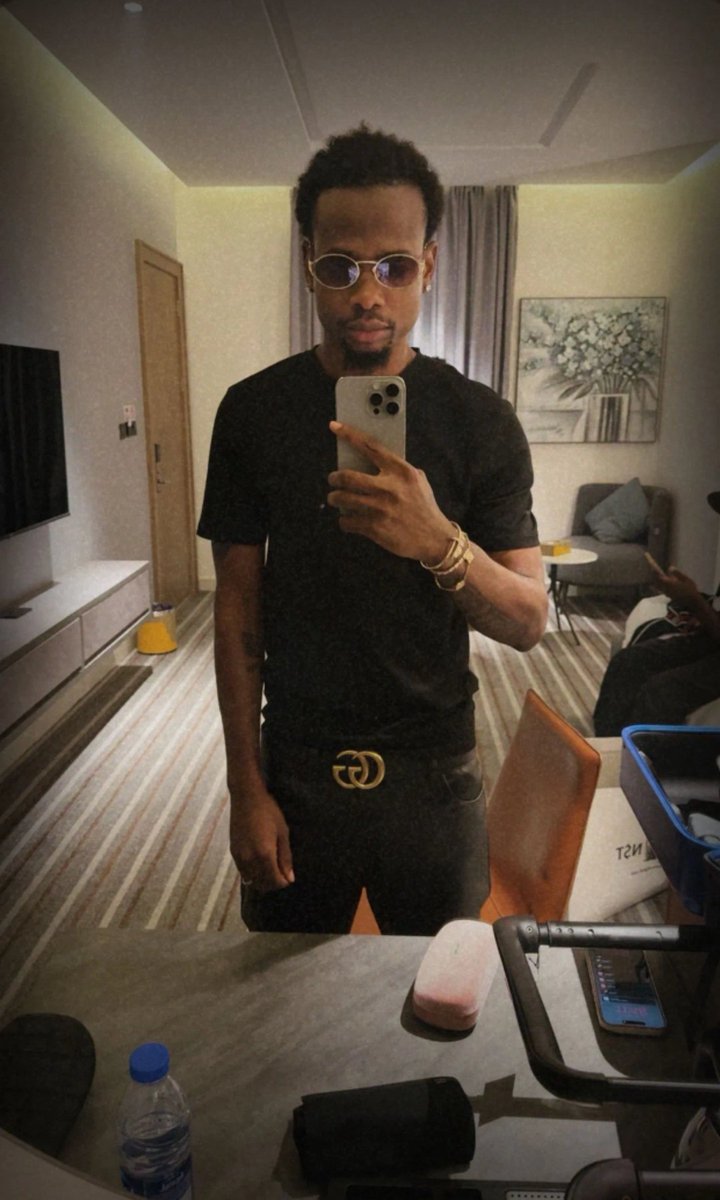 yhemolee_'s tweet image. You can only reply this tweet with things that will make you happy ❤️