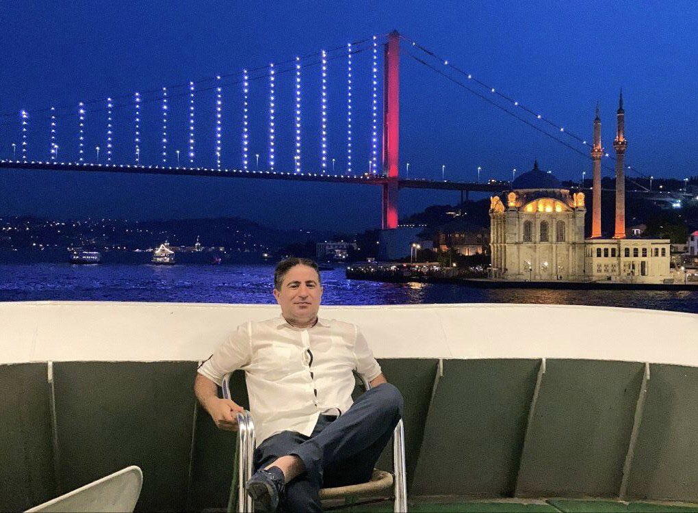 Şivan Dolu. 
Bugün doğum günü. Gayrettepe’de tadilat sırasında çıkan gece kulübü yangınında hayatını kaybeden 29 insandan biri. 
#kazadeğilişcinayeti
#ihmadeğilolasıkast 
#gayrettepeyangınınıunutma