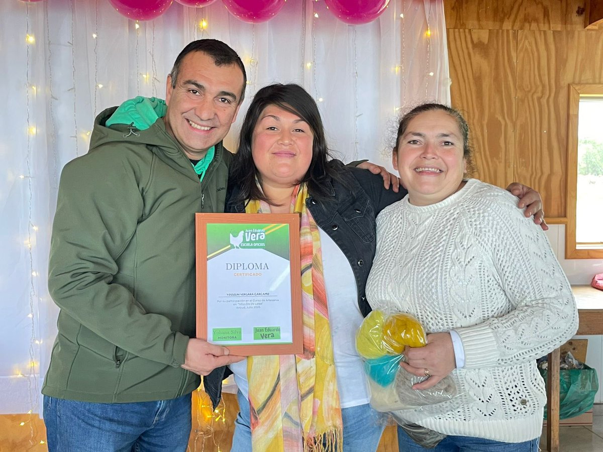 Juaneduardoconc's tweet photo. En la #Comunidas #DeLosRobles. Juntos #SeguimosAvanzando por una mejor comuna, mejor provincia y mejor región. https://t.co/uaBhjBa592