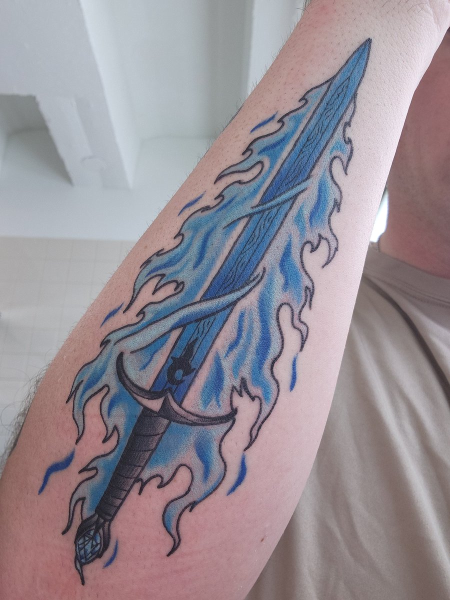 W68_FireWater's tweet image. While Im rereading the books for the 6th time, and in anticipation for the TV series, I finally had to get this one.
#Eragon #InheritanceCycle #Murtagh2 #DisneyPlus