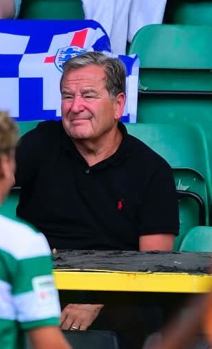 ᴍìᴍìɴᴢüᴋů (@miminzuku_) on Twitter photo UNBELIVEABLE JEFF !!!!!
Can't believe I got to meet and chat to the amazing <a href="/JeffStelling/">Jeff Stelling</a> at Huish Park today ... good 5 minutes chat about all things pre season and the season ahead - top chap and down to earth guy 💚🤍
•
•
•
#YTFC #greens #greenarmy #unbelievablejeff UNBELIVEABLE JEFF !!!!!
Can't believe I got to meet and chat to the amazing <a href="/JeffStelling/">Jeff Stelling</a> at Huish Park today ... good 5 minutes chat about all things pre season and the season ahead - top chap and down to earth guy 💚🤍
•
•
•
#YTFC #greens #greenarmy #unbelievablejeff