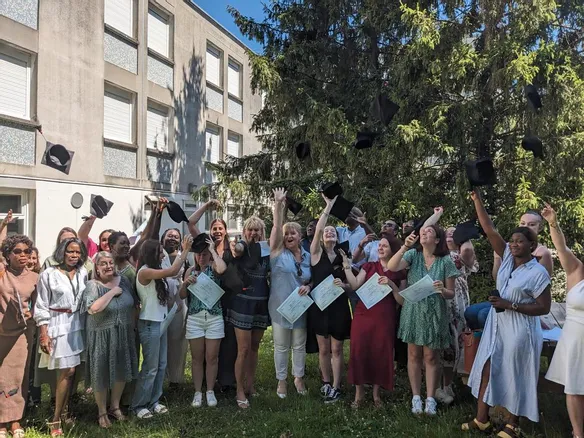 30 aides-soignants, qui s'installeront sur l'agglomération montargoise à la rentrée, ont reçu leur diplôme larep.fr/chalette-sur-l…