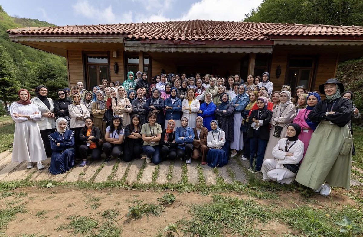 Genç Kadem ekibimiz, Genç Kadem Eğitim Kampı’nda bir araya geldi.
Yoğun geçen eğitimler ve çeşitli etkinliklerle hem bilgi birikimimizi hem de ekip bağlarımızı güçlendirdik.
Katkı sunan tüm organizasyon ekibine teşekkür ederiz
<a href="/Aysemir_63/">Ayşe ÇETİNKAYA🇹🇷</a>  <a href="/zehrabugdaybey/">Zehra BUĞDAYBEY</a> <a href="/kademorgtr/">KADEM</a> 
#GençKADEM