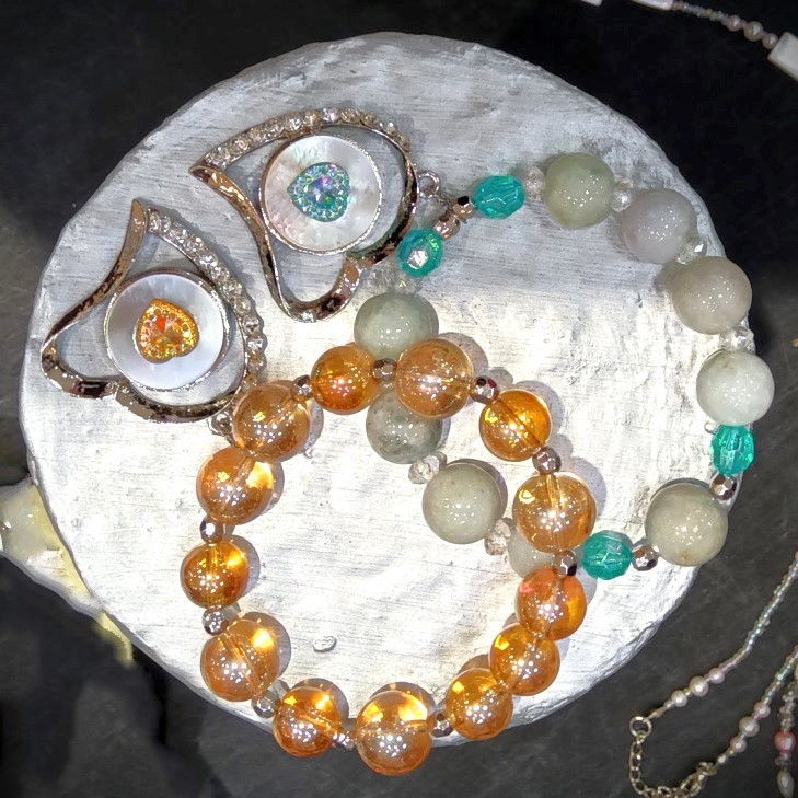 simadayuki's tweet image. 展示がうまくいった #ブレスレット #アクアオーラ #天然石 #ハンドメイド