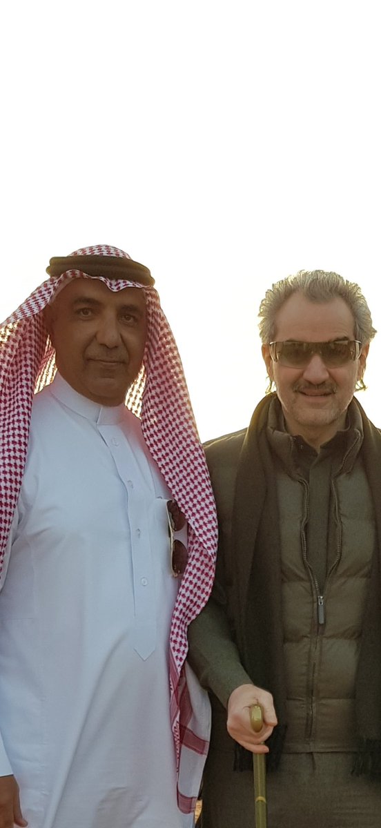 binouda6's tweet photo. من أنا؟ بن عوده السادس، سليلُ صبرٍ وثبات، سقط بقدرِ اللهِ، لكنَّه نهض بلُطفِهِ وجميلِ عنايتِهِ {وَكُنْتُمْ أَمْوَاتًا فَأَحْيَاكُمْ}

﴿ثُمَّ إِنَّكُم بَعْدَ ذَٰلِكَ لَمَيِّتُونَ ۝ ثُمَّ إِنَّكُمْ يَوْمَ الْقِيَامَةِ تُبْعَثُونَ﴾
[المؤمنون: 15–16]

إِنَّ الَّذي سَمَكَ السَماءَ بَنى لَنا
بَيتاً دَعائِمُهُ أَعَزُّ وَأَطوَلُ
بَيتاً بَناهُ لَنا المَليكُ وَما بَنى
حَكَمُ السَماءُ فَإِنَّهُ لا يُنقَلُ
بَيتاً زُرارَةُ مُحتَبٍ بِفِنائِهِ
وَمُجاشِعٌ وَأَبو الفَوارِسِ نَهشَلُ
يَلِجونَ بَيتَ مُجاشِعٍ وَإِذا اِحتَبوا
بَرَزوا كَأَنَّهُمُ الجِبالُ المُثَّلِ
-الفرزدق
 (زُرارَةُ الحاجب ومُجاشِع ونَهشَل مِن اجدّاده)

دعوني أُعرّفكم بنفسي:
أنا جهاد بن يحيى بن حمود بن حمدان بن محمد بن معود بن صويلح بن عودة الغريبي، وأطلقتُ على نفسي لقب “بن عوده السادس”.

هو ليس اسمًا فحسب، بل لواءٌ يرفرفُ منذ عدة قرون وكانت البداية في الزمن الذي وِلدّ فيه جدّي السادس “عوده”، حتى وقفتُ اليوم باسمه،
حاملًا سيرة رجالٍ ما عرفوا الانكسار،
وإن كبَوا، ما طال كباؤهم… وإن سقطوا ما مات فيهم الرجاء.
ستةُ أجيالٍ مضت، وفي الجيلِ السادس،
كُتب لي أن أكون من أحفاده لأحمل في واقعي معنىً صادقًا لاسمه (عوده)
أعود وأنْهضَ من موتٍ محقق،
أعود لأمشيَ على الأرضِ شاهدًا أنَّ المعجزاتِ لم ولن تنتهي،
ما دام علمُ اللَّهِ محيطًا بخلقِه، ورحمتُه وسعتهم،
ما دامت القلوبُ متعلّقةً بالحيّ الذي لا يموت.

أنا ابنُ الصبر، ابنُ الدعاءِ،
ابنُ الطريقِ الطويلِ الذي لم ينكسرْ فيهِ النخيل،
ولو جفّتْ جذورُه، ابنُ الأملِ الذي لا ينقطع،
ابنُ الوفاءِ الذي لا يتبدل.

أنا الصامد.
وإن سألتني مَن أنا…
فأنا: بن عوده السادس،
من نامَ تاركًا أمرهُ في ودائعِ اللَّه،
فأيقظهُ اللَّه على نُورِ الإجابة.

أنا ابنُ رجلٍ إذا ضاقت به الدنيا، اتسع صدره بالدعاء
وإذا اشتدّت به الخطوب قال: “حسبي اللَّه ونِعْمَ الوكيل.”

يابوي ماخلّيت لي شيٍ ابنيه
يابوي درب الطيب كله ختمته
في سكتك تكثر علي المشاريه
وتصغر مواقيفي بفعلٍ رسمته
اتعب على ضلعٍ طويله مراقيه
وإليا وصلت إلا أنت قبلي وسمته
اسمك رفعني عند الأجناب طاريه
ودرسك وانا طفلٍ صغيرٍ فهمته
-شاعرها

#رسالة_الميت_الحي

#بن_عوده_السادس