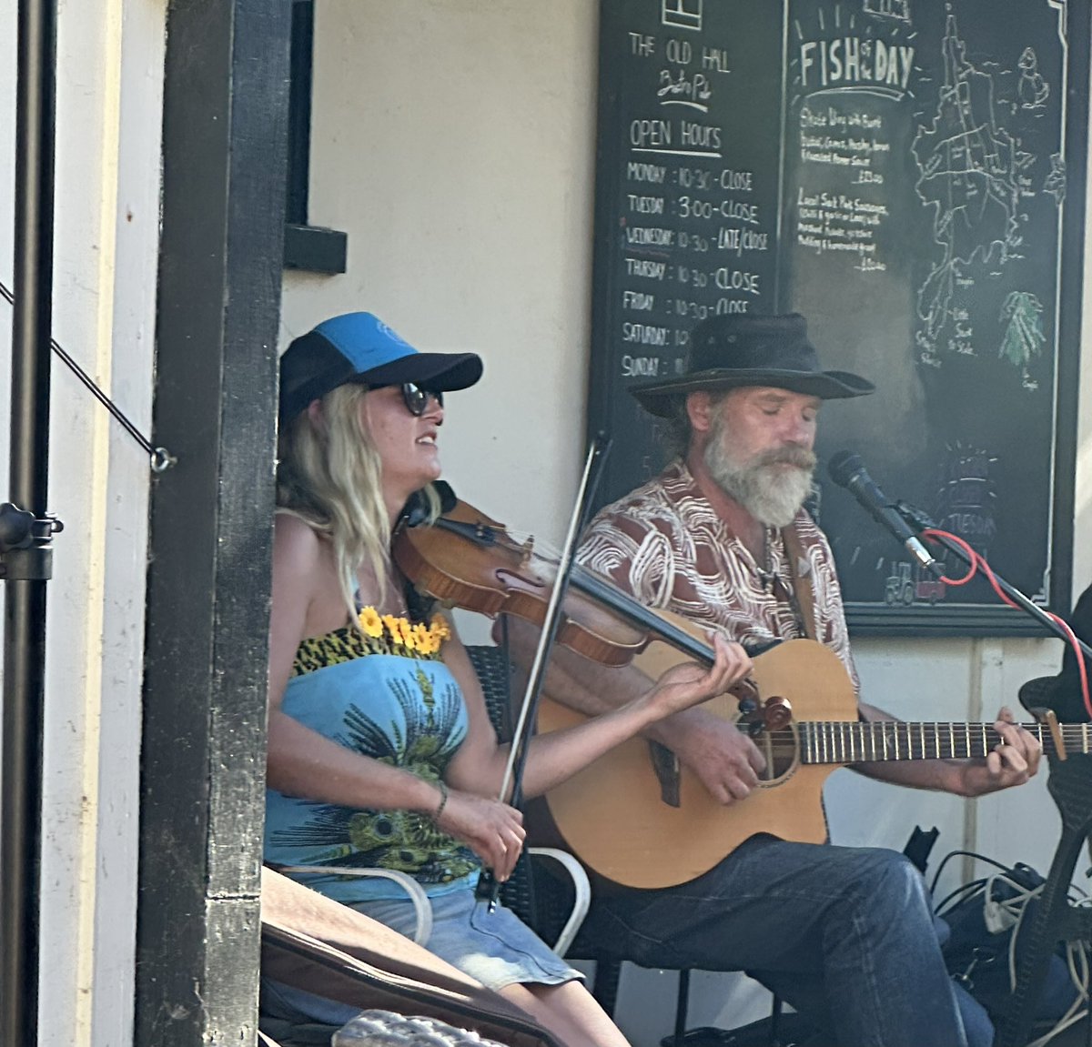 gnsymutterings's tweet image. #sarkisland a beautiful afternoon in sunny ☀️ sark listening to Dave at the old Sark 🇨🇶 hall
