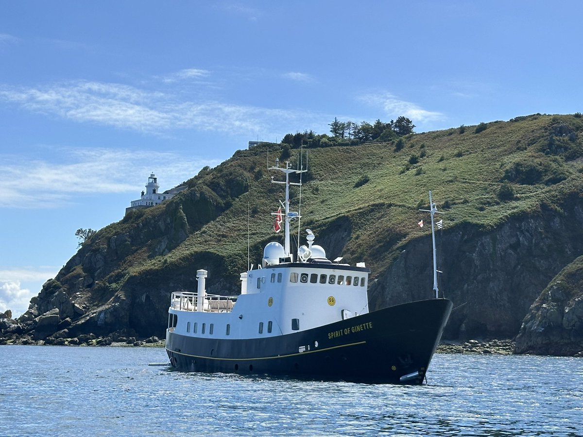 gnsymutterings's tweet image. #sarkisland a beautiful afternoon in sunny ☀️ sark listening to Dave at the old Sark 🇨🇶 hall