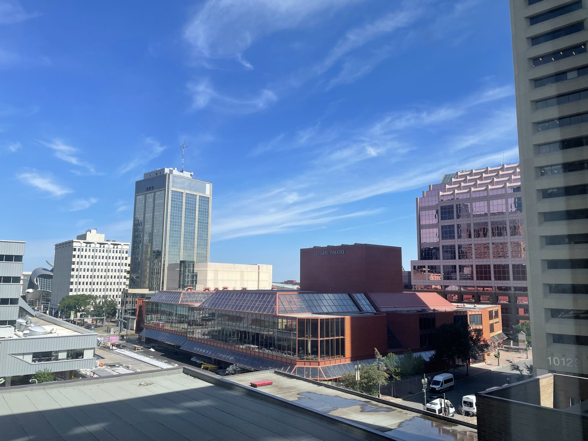 今日のエドモントンは快晴　昨日は雨だったからね