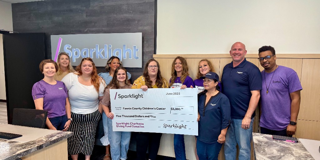sparklightcares's tweet image. We recently awarded a $5,000 grant to @FanninCCC to support their “Open Your Heart” campaign – helping kids heal through creativity and community. 💙🎨
Learn more: sparklight.com/charitablegivi…
#SparklightCares #OpenYourHeart #BonhamTX #CharitableGiving
