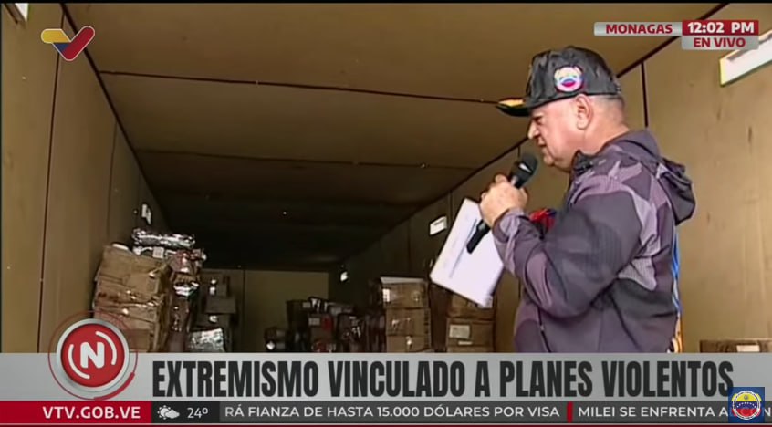 Oda (@odapnt) on Twitter photo En los hallazgos de material altamente explosivo, ya hay 8 personas detenidas, y al menos 12 personas en búsqueda. Sis lo dio a Conocer el Ministro de Interior y Justicia <a href="/dcabellor/">Diosdado Cabello R</a>
#ConMaduroYDiosdadoMeResteo En los hallazgos de material altamente explosivo, ya hay 8 personas detenidas, y al menos 12 personas en búsqueda. Sis lo dio a Conocer el Ministro de Interior y Justicia <a href="/dcabellor/">Diosdado Cabello R</a>
#ConMaduroYDiosdadoMeResteo