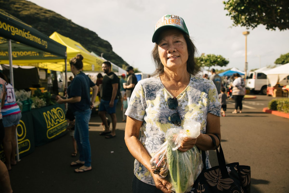 FeedingAmerica's tweet photo. Alyson’s garden is full of native Hawaiian plants—but local produce was once out of reach.

Now, thanks to @hawaiifoodbank, she receives $250/month to shop at farmers markets in Waianae.

“I didn’t buy poi before. Now I can.” https://t.co/a1Mrh0buLQ