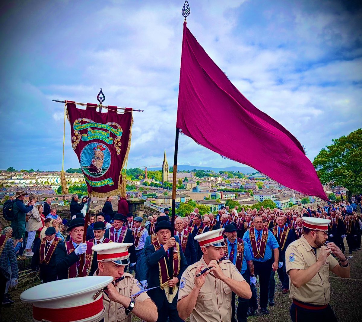 The ‘Relief of Derry’ is over for another year, and what a fabulous, colourful and historical occasion it was. Fraternal greetings to all bandsmen / women, Apprentice Boys and spectators, who made the journey to witness this special occasion #VitaVeritasVictoria #NoSurrender
