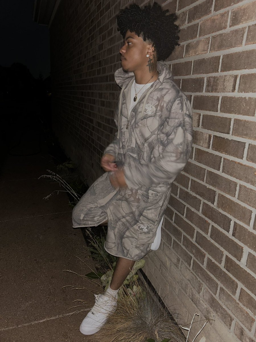 lovedamoney4's tweet photo. i can get you what u need na tell me when u want it https://t.co/tX6wQ3xndw