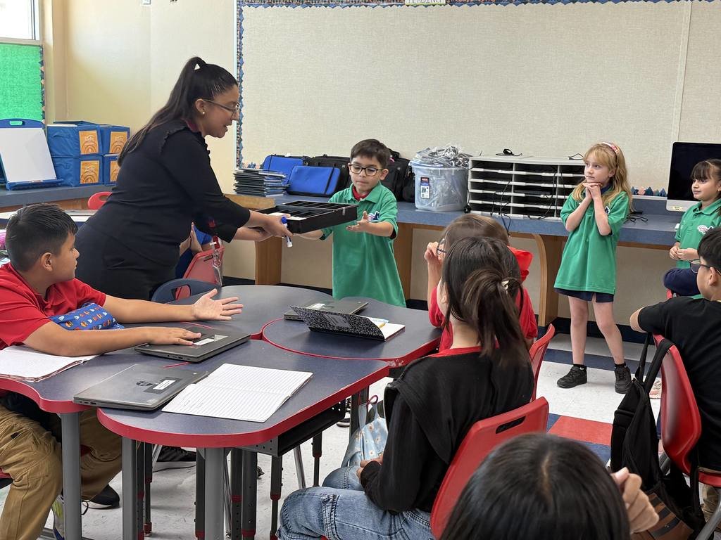 📢 Microsociety Launch
Our Scottie students are proudly taking on their positions as GECU employees — a great start to an exciting journey!