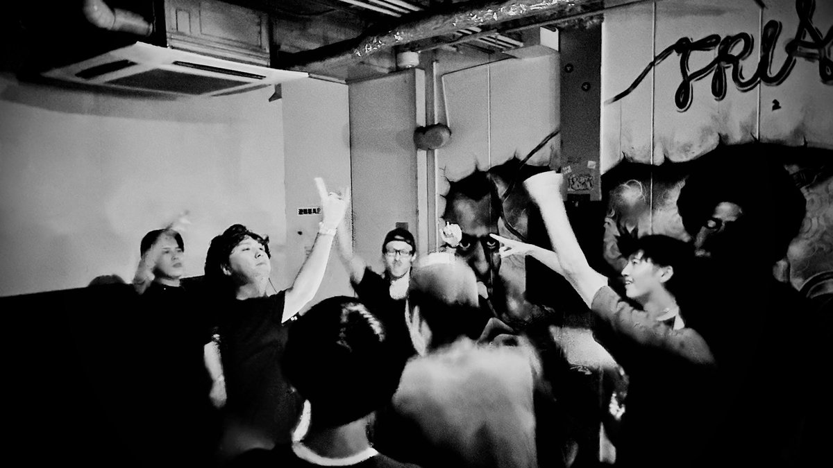 DUBNEEZ CREWとして
MECHA BANGER !!!でパフォーマンスしました🔊
着いてきてくれたみんなに感謝🫶🏻🔥
<a href="/triangleosaka/">TRIANGLE</a> <a href="/Tsuvasur/">Tsuvasur</a> <a href="/diechi_zqnp/">Diechi</a> <a href="/DUBNEEZjp/">DUBNEEZ.jp</a>