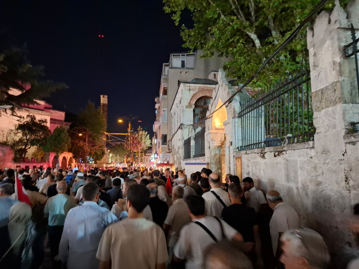 GencBirlik's tweet image. Gazze&apos;ye umut ışığı olmak için binler düştü yollara. 

Mevlâ birliğimizi bozmasın, dirliğimizi artırsın inşaallah 🤲 

Bizleri intikamına memur eyle Rabb!🤲

#GazzeyeUmutOl
#GazzeyeUmutIşığıOl