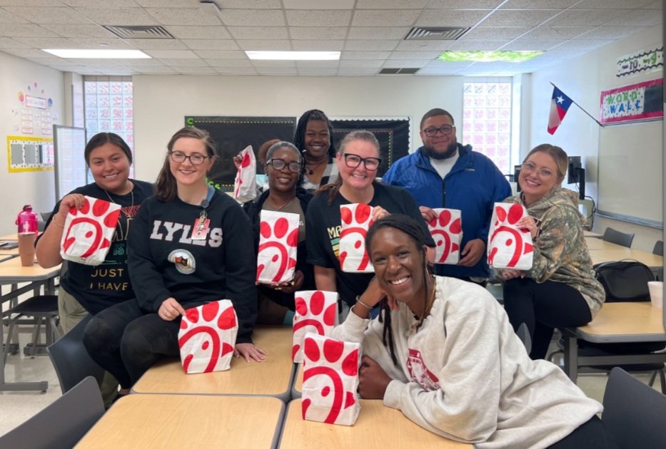 theawesomemrsswallow tweet media