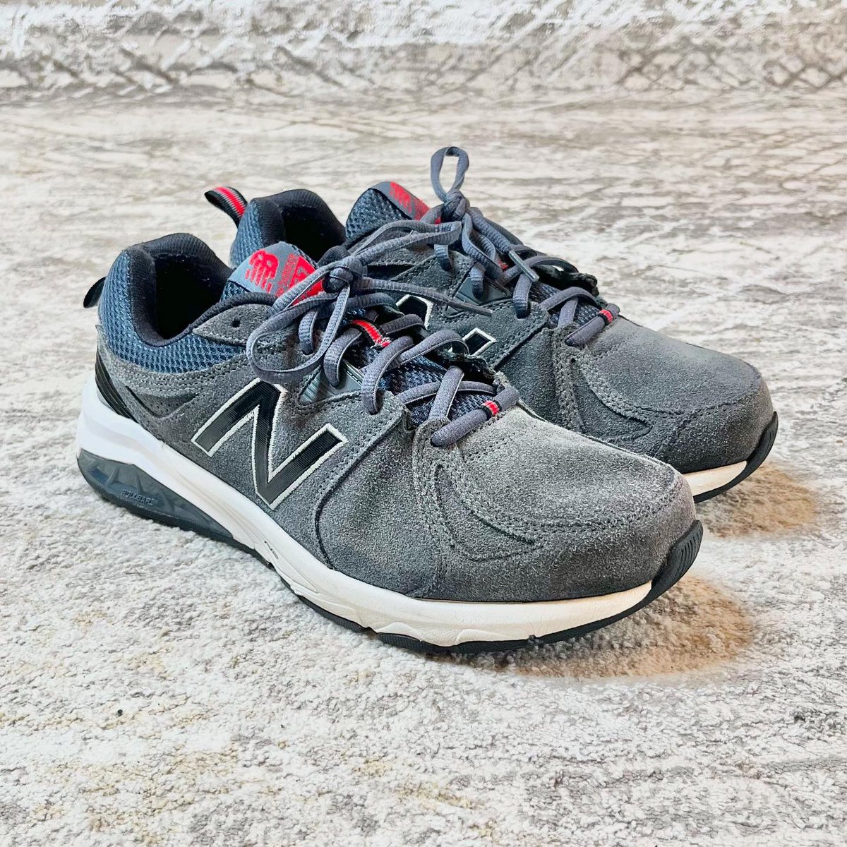 TrendLift_'s tweet image. New Balance 857v2 – Men’s Size 9 4E Wide Fit
Gray suede &amp;amp; mesh, ROLLBAR® stability, cushioned comfort. Clean pre-owned, MSRP $124.99.
🛒 Shop now: depop.com/trendlift

#NewBalance #WideFit #SneakerSale #MensStyle