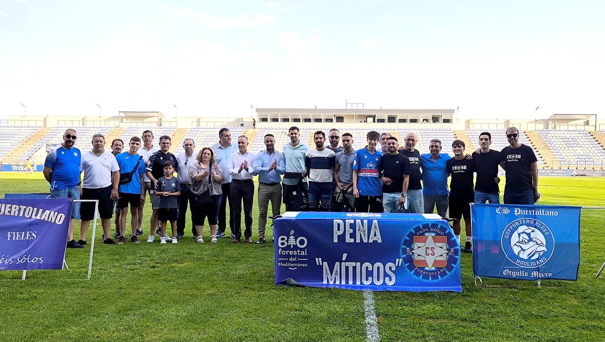 #BuenasTardes entrega de placas reconociendo como MÍTICOS de 💙 a:

👉Ricardo <a href="/RicardoCRuiz/">Ricardo</a> 
👉Limón <a href="/ivancillo94/">ivan limon</a> 
👉Juanfri <a href="/juanfri_23/">Juanfri</a> 
👉Valdivia

Gracias <a href="/cspuertollanocf/">CS Puertollano CF</a>  y a las peñas <a href="/mpf_puertollano/">La Mini-Peña de Puertollano</a> <a href="/BluesCSP/">Supporters Blues</a> y Traca Traca 

<a href="/cpuertollano/">La Comarca de Puertollano</a>
<a href="/LaVozdePtollano/">La Voz Puertollano</a>
<a href="/aytopuertollano/">PUERTOLLANO</a>