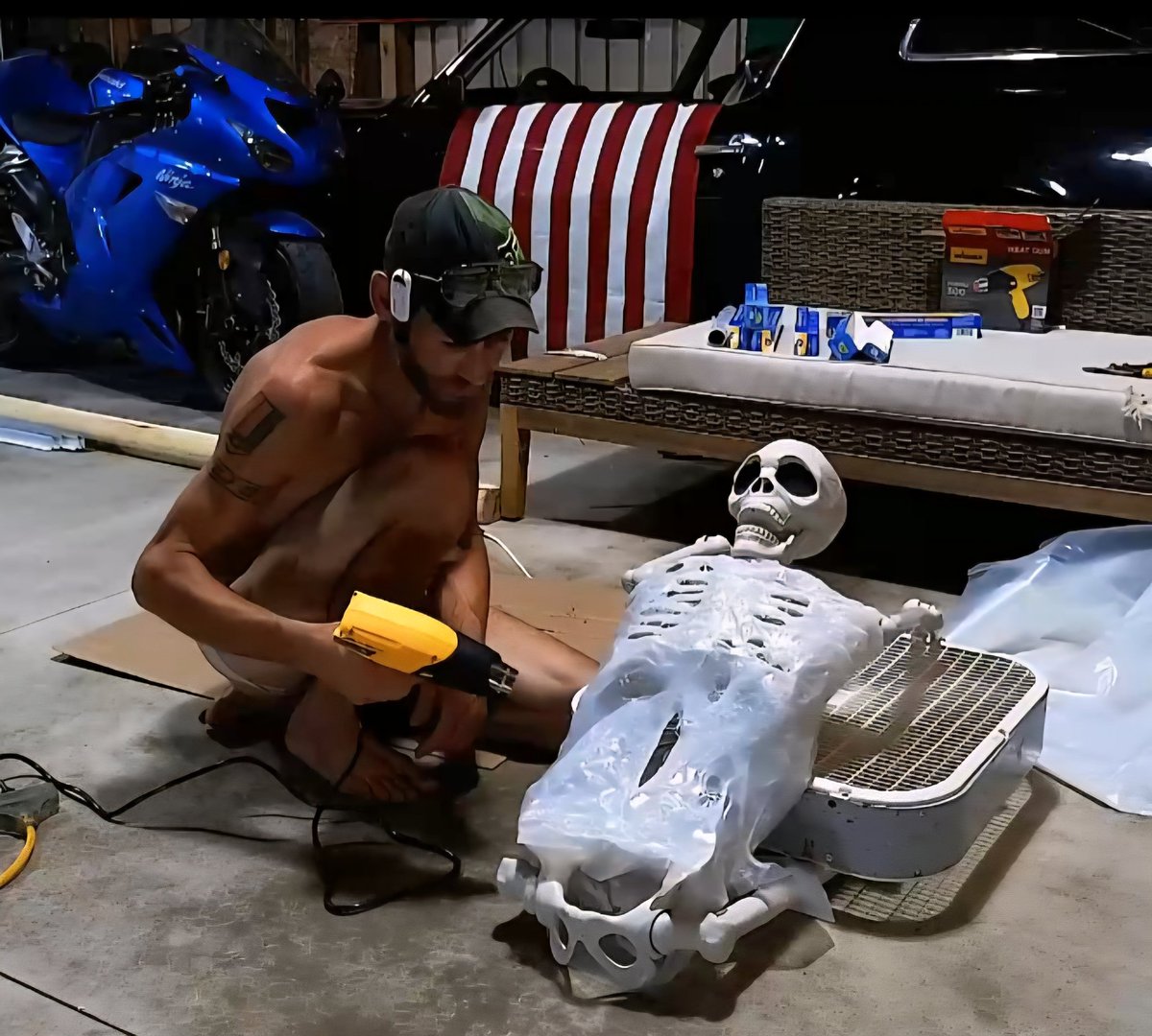 tsguy41's tweet image. Chaturbate.com/allan_arod come in and see what @allan_arod03 really dies in his "garage"