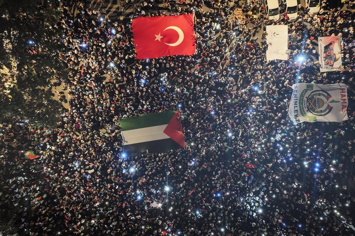 "Yürü kardeşim! Ayaklarına bir Kudüs gücü gelsin..."

Beyazıt'tan Ayasofya’ya, Ayasofya’dan
Özgür Kudüs’e! 🇹🇷🇵🇸