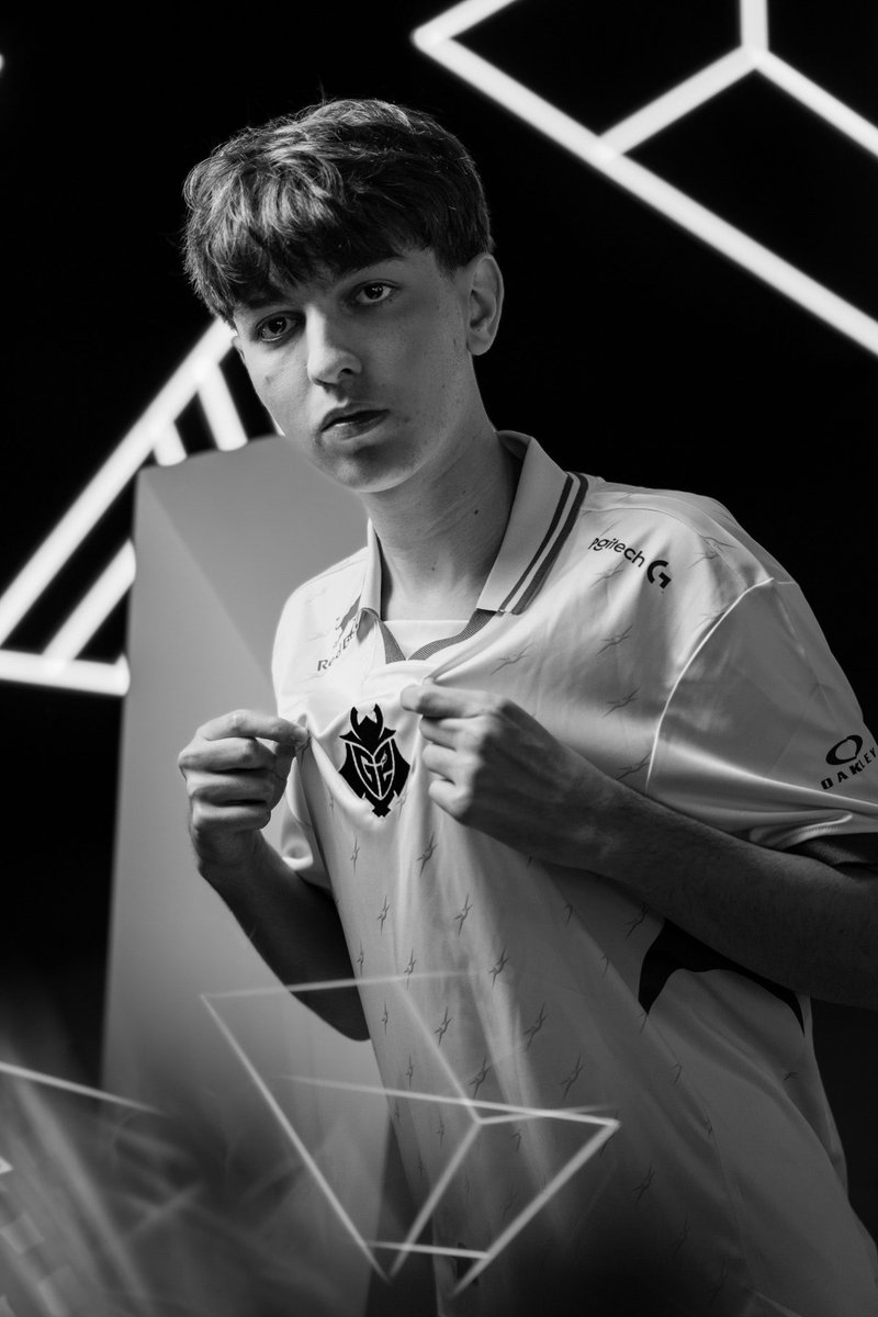 Stompn Drops 38 Kills In His First Grand Finals

👑