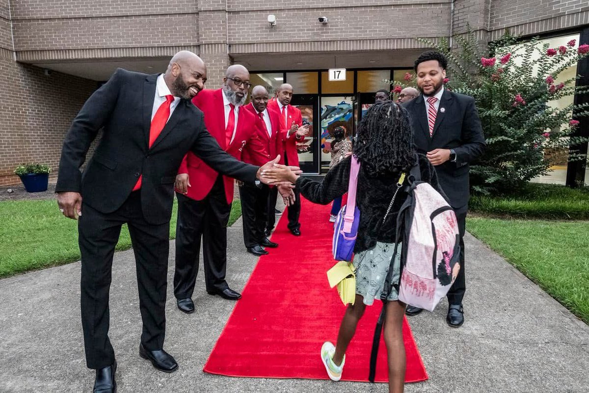 Huge thanks to the South Fulton Alumni Chapter of Kappa Alpha Psi Fraternity, Inc. for showing love and support to our Randolph Dolphins on Friday! 🐬 

Your generosity and commitment to our community inspire our students to dream big and achieve more. We’re grateful for you!