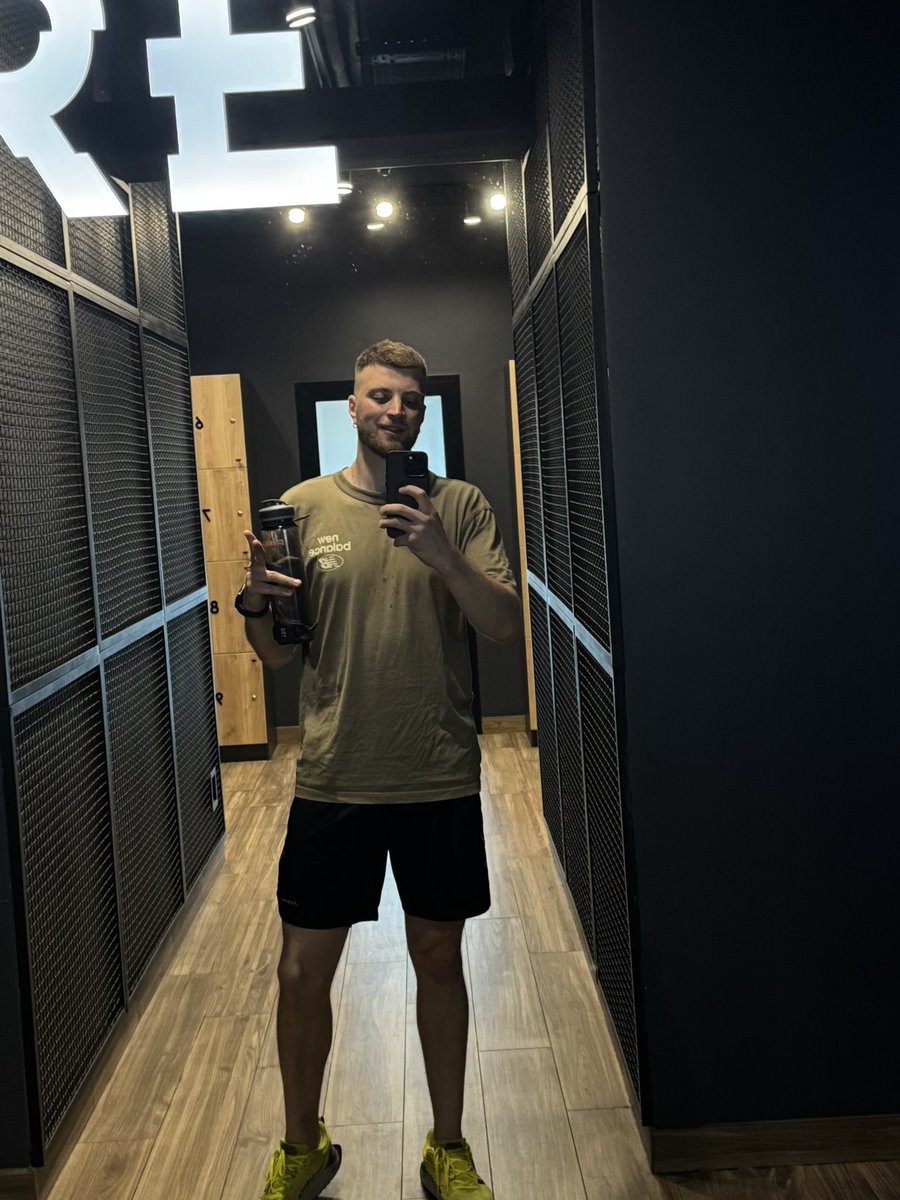 YourShadow tweet media