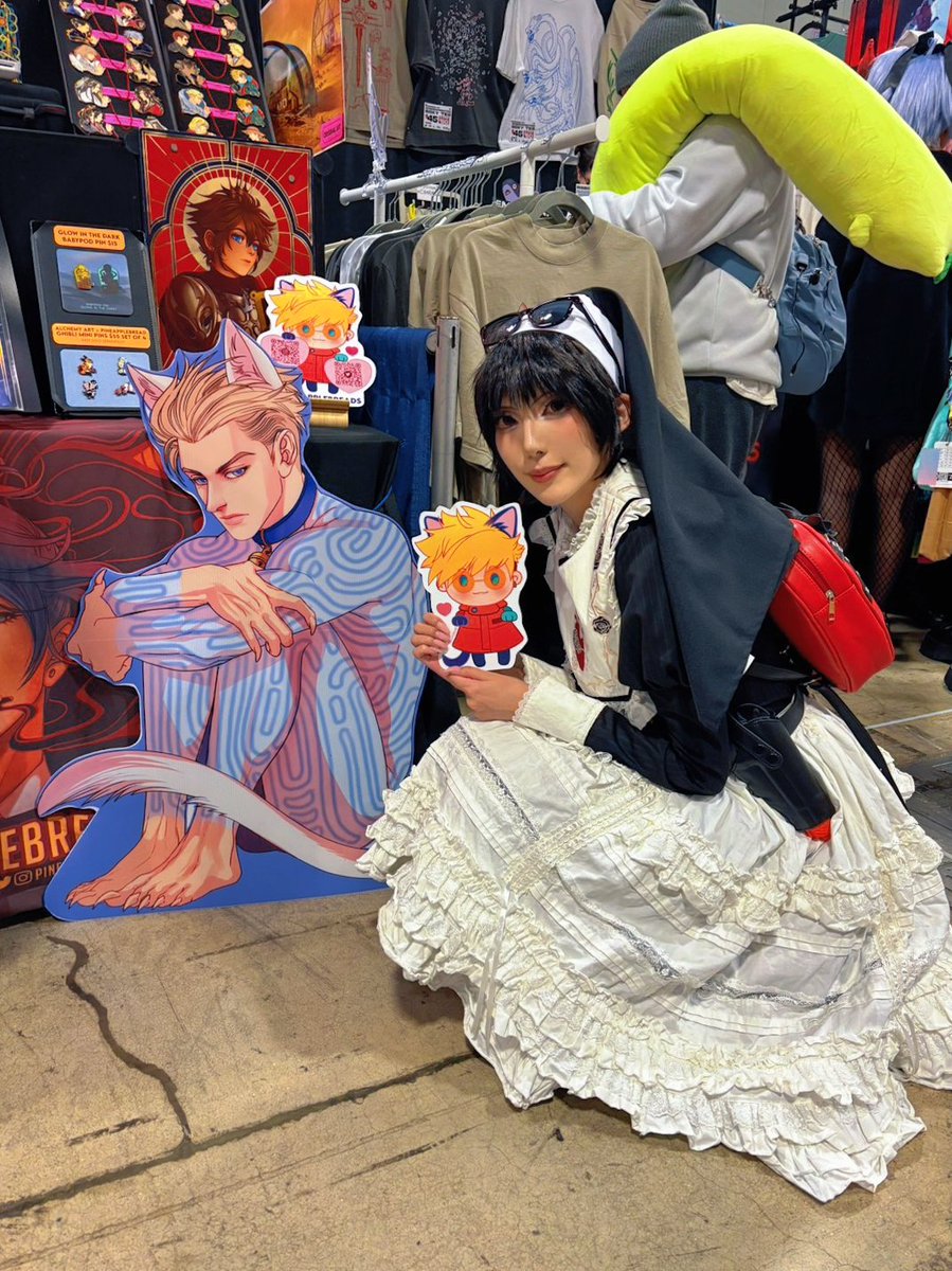 I SAW MEOW MEOW NYAIVES AT OTAKON AA!!