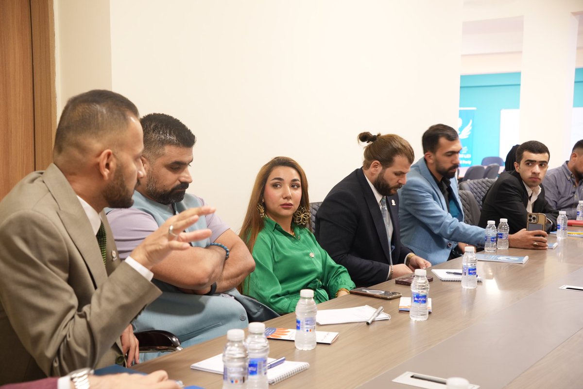 عقد حزب أمارجي الليبرالي طاولة حوار مع إخوتنا من المكون الإيزيدي، وبحضور ضيوف الشرف الدكتور نيكولاس من أستراليا والسيد بشدار رئيس إدارة معهد حقوق الإنسان في إقليم كوردستان، وبالتنسيق مع الـ(IRI).

تمت مناقشة أبرز قضايا المكون الإيزيدي، وطرح رؤية الحزب لمعالجتها ودعم حقوقهم،