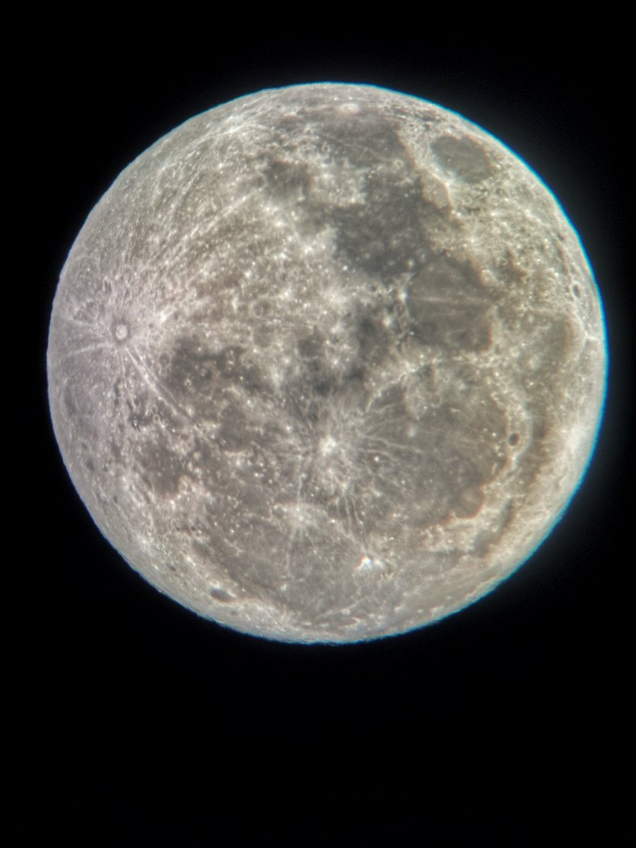 Well, hello!🌕
Sturgeon Moon over Belgrade, Serbia…
<a href="/AJamesMcCarthy/">Andrew McCarthy</a> What do you say? #SturgeonMoon #Astrophotography #Moon