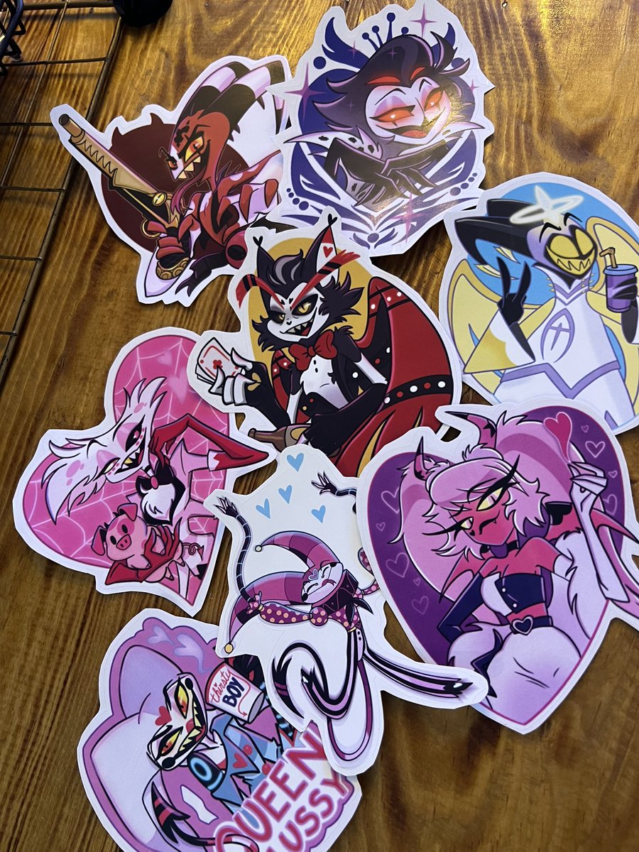 Hice stickers del hellaverso, si alguien es de Monterrey Mexico pueden pasar por uno gratis a mi estudio 😊… tambien tenemos cafecito☕️