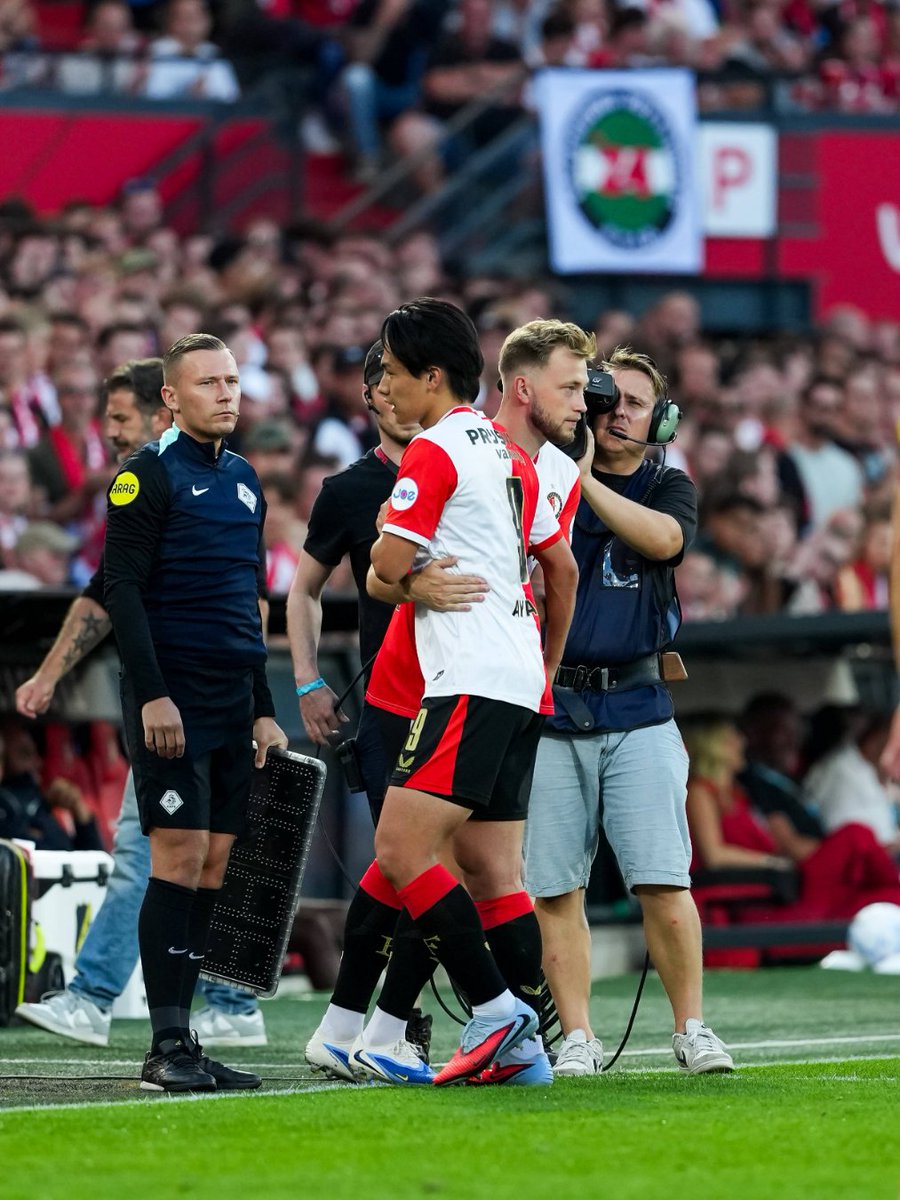 Ueda en Tengstedt 'worden gek' van medespeler bij Feyenoord: 'Dit is schrijnend!' fcupdate.nl/voetbalnieuws/…

#feynac