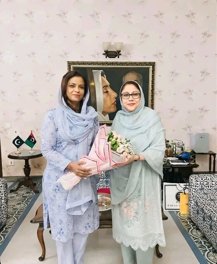 Vijay Kumar M (@vijaykumarm_) on Twitter photo پاکستان پیپلز پارٹی خواتین ونگ کی مرکزی صدر ممبر سندھ اسمبلی فریال تالپور کو عمرہ کی ادائیگی پر پاکستان پیپلزپارٹی کی سینئر رہنماء و ممبر قومی اسمبلی ڈاکٹر نفیسہ شاہ نے مبارکباد دی اور پھول پیش کیئے
<a href="/FaryalTalpurPk/">Faryal Talpur</a> <a href="/ShahNafisa/">Nafisa Shah</a> پاکستان پیپلز پارٹی خواتین ونگ کی مرکزی صدر ممبر سندھ اسمبلی فریال تالپور کو عمرہ کی ادائیگی پر پاکستان پیپلزپارٹی کی سینئر رہنماء و ممبر قومی اسمبلی ڈاکٹر نفیسہ شاہ نے مبارکباد دی اور پھول پیش کیئے
<a href="/FaryalTalpurPk/">Faryal Talpur</a> <a href="/ShahNafisa/">Nafisa Shah</a>