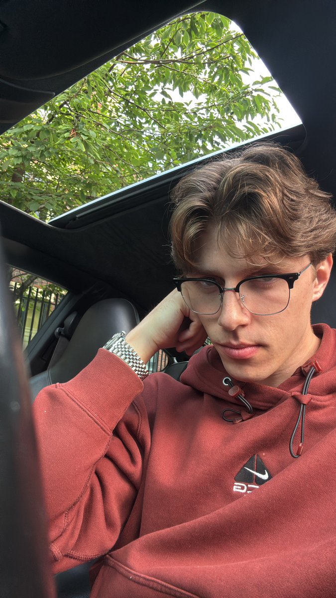 mastercharlie00's tweet image. Look at me, you know I deserve everything